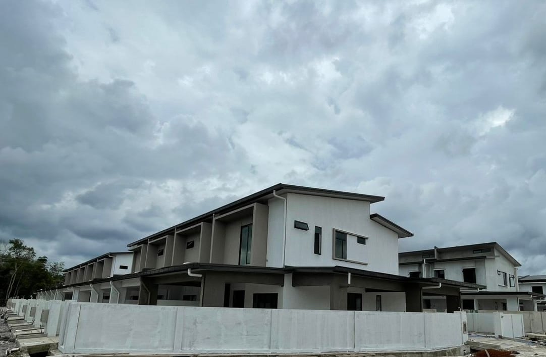 Corner Lot Brand New Double Storey @ Kuching City Mall- long car porch