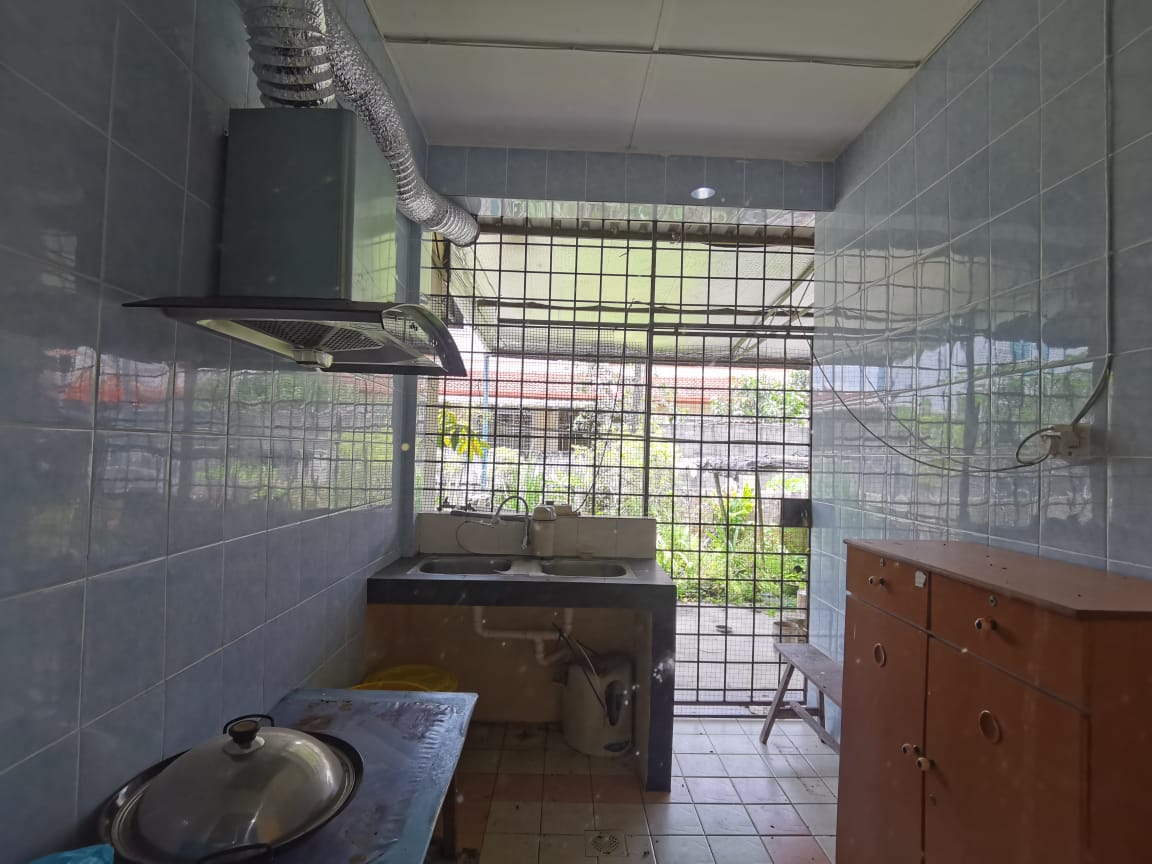 Property in Taman greenwood, Jalan Penrissen, Kuching – photo 6 of 7