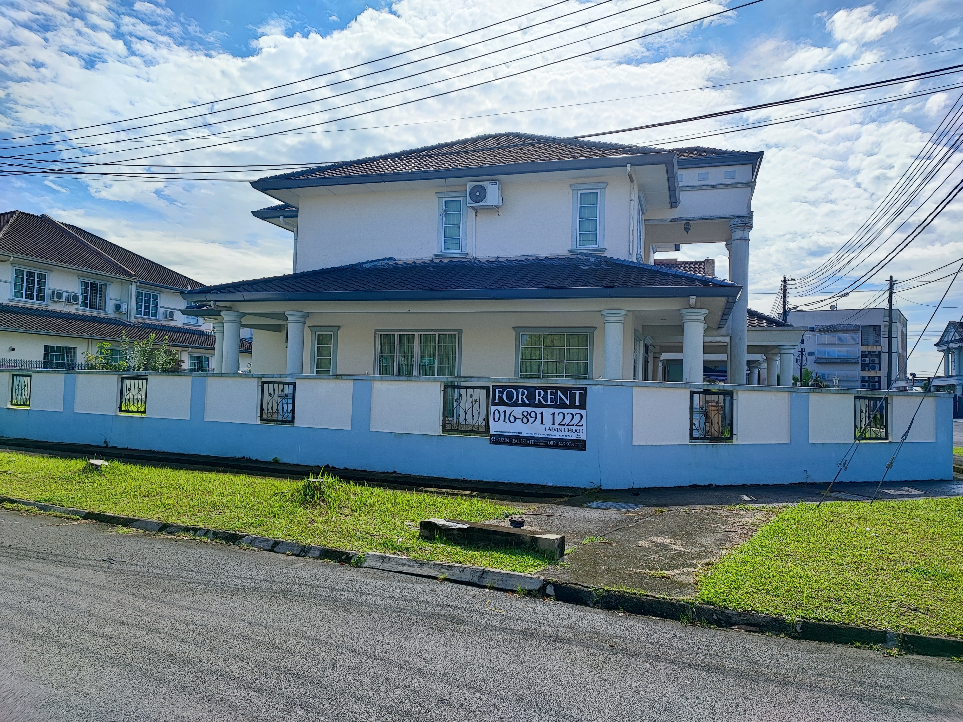 Detached house in Jalan Song (Taman sahabat), Kuching – photo 1 of 1