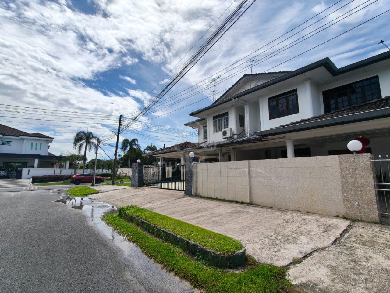 Semi Detached House photo 1