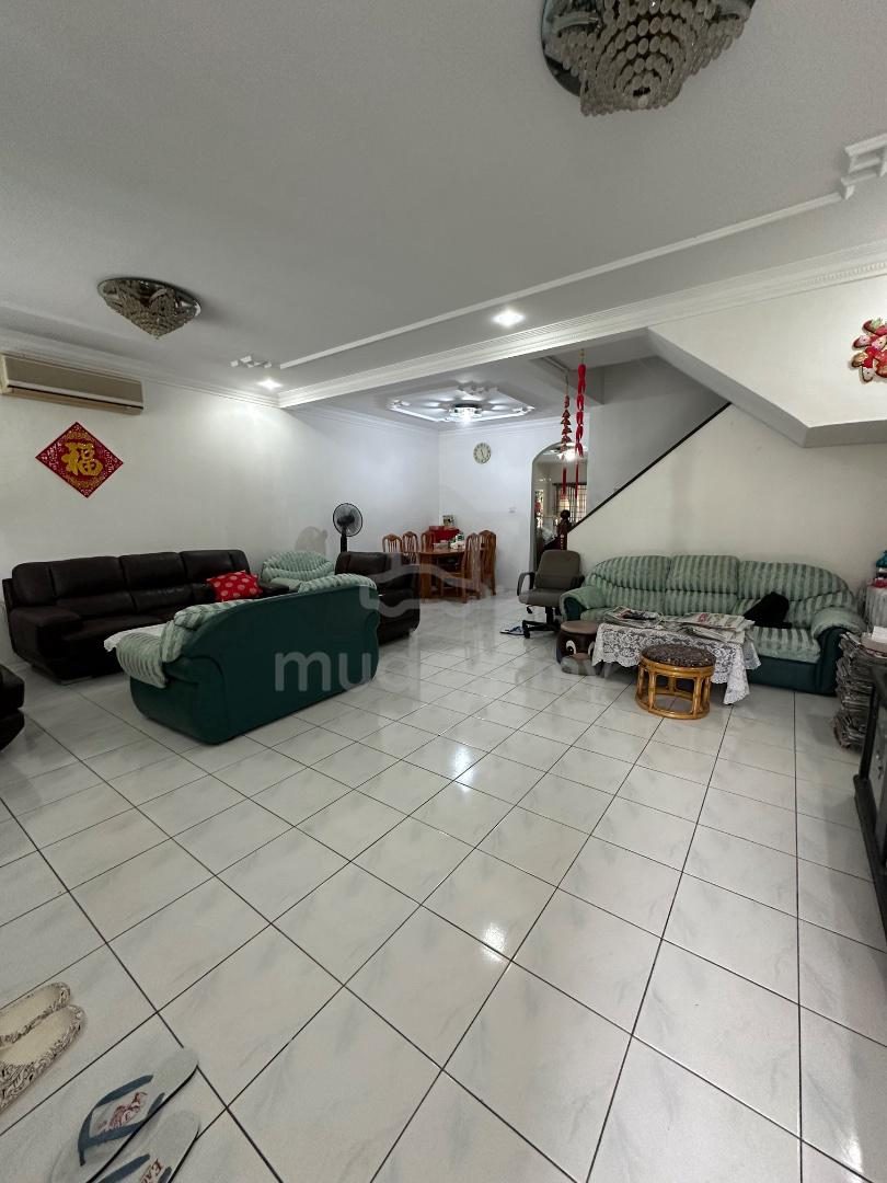 Kenny Hill! Double Storey Intermediate Terrace House photo 2