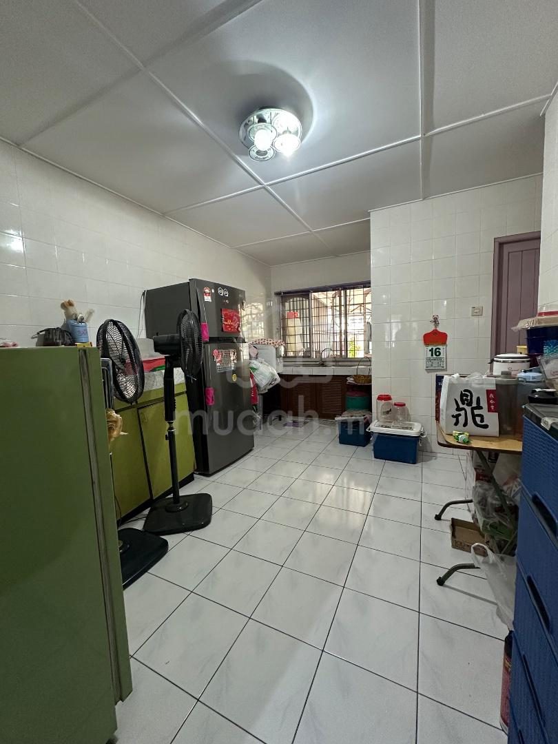 Kenny Hill! Double Storey Intermediate Terrace House photo 3