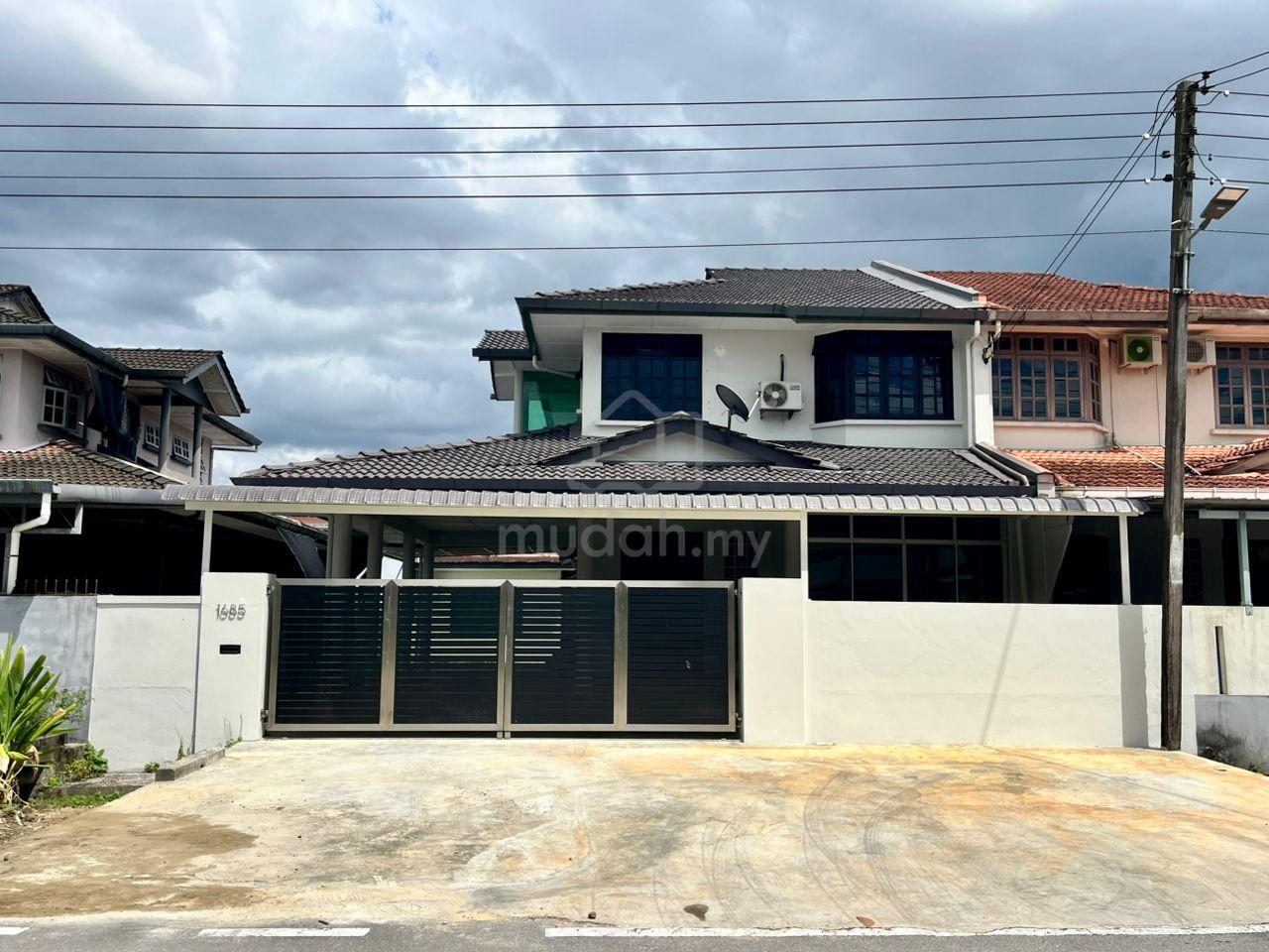 STAPOK DOUBLE STOREY SEMI DETACHED FOR SALE At JALAN KANGKOK KUCHING