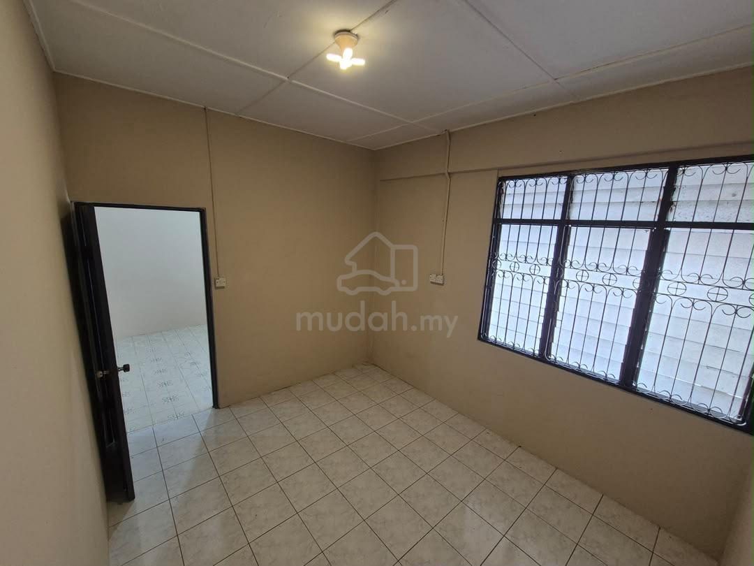 1-storey Terraced House, Kuching – photo 3 of 3
