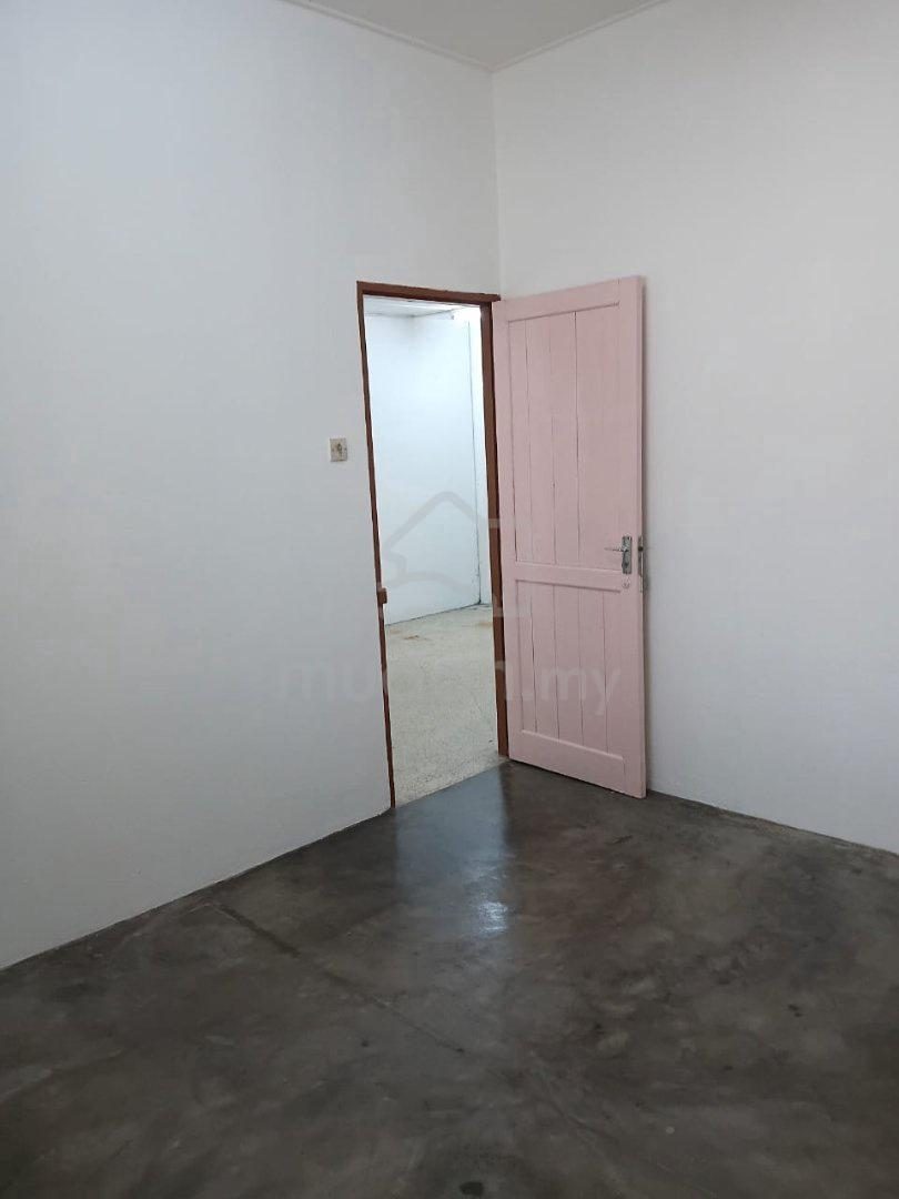 1-storey Terraced House, Kuching – photo 3 of 3