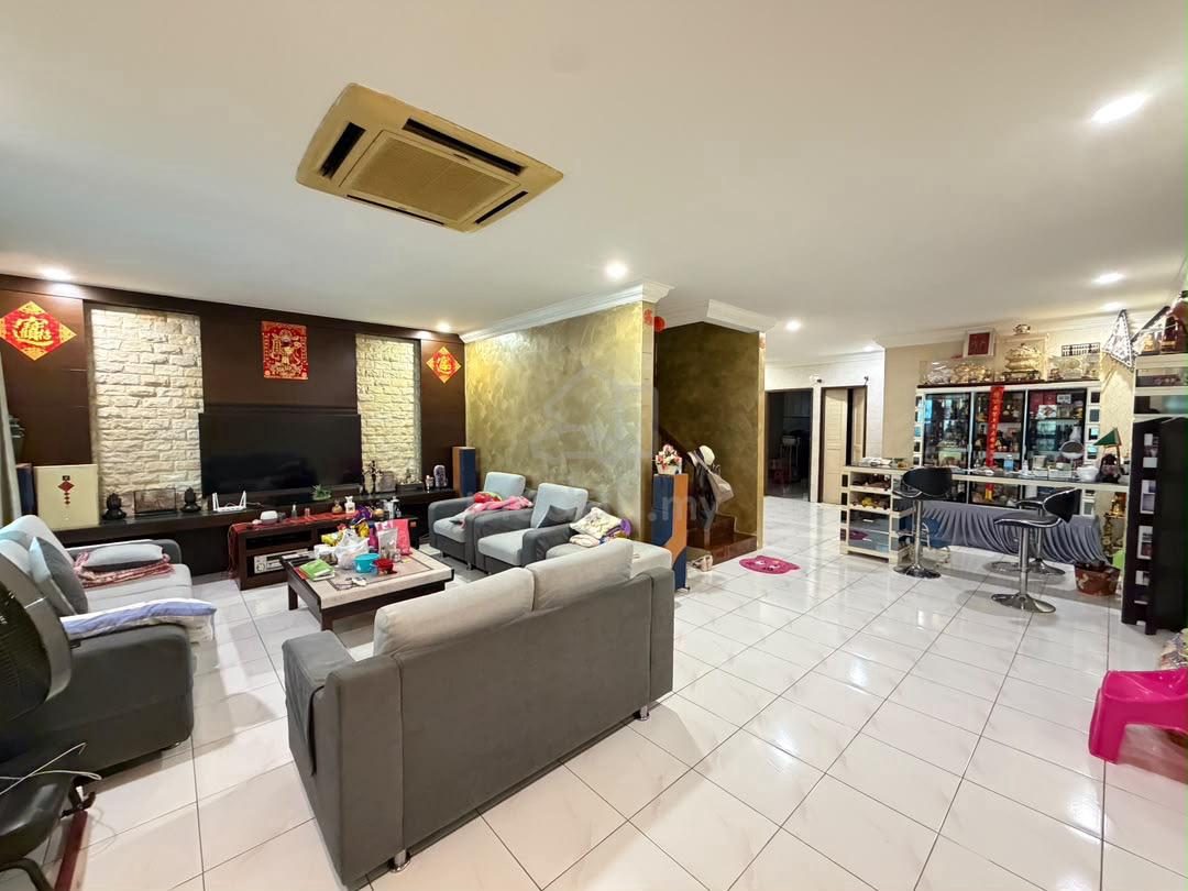 2-storey Terraced House, Kuching – photo 1 of 3