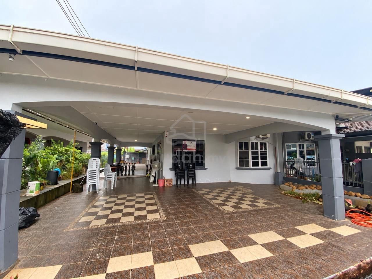 1-storey Terraced House, Kuching – photo 1 of 2