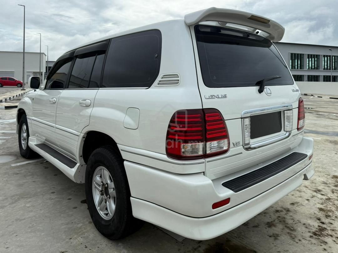 2005 Lexus LX470 5-Speed (Local Brand New) Subtank photo 2