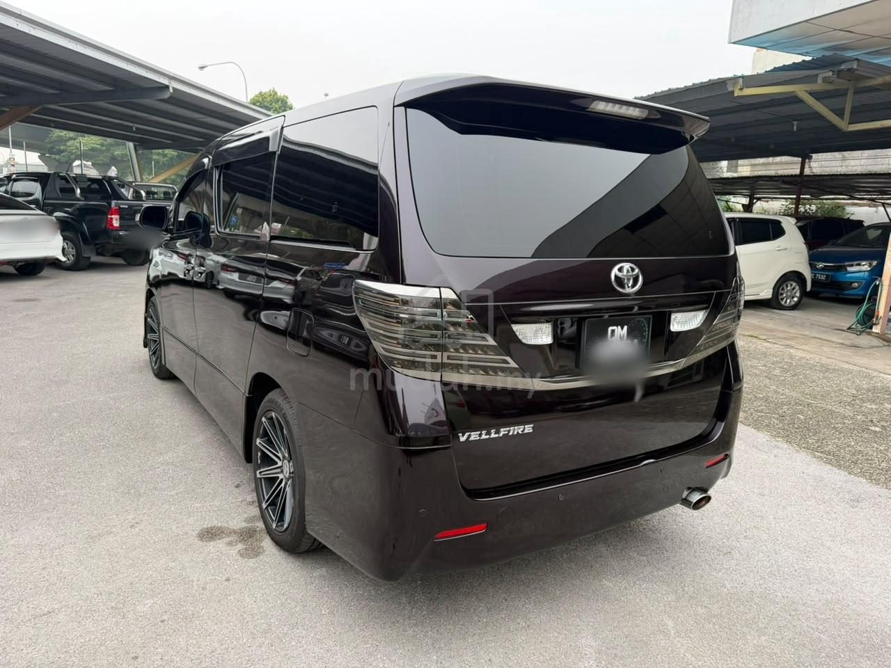 Toyota Vellfire, Kuching – photo 3 of 3