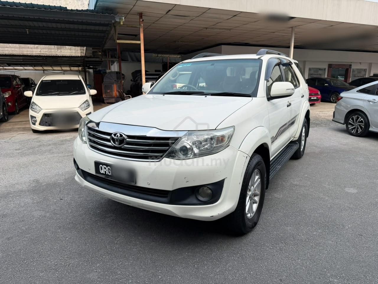 2012 Toyota FORTUNER Diesel G 2.5 (A) FACELIFT photo 2