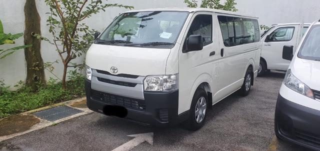 2026 Toyota HIACE Window Van 11 Seater photo 1