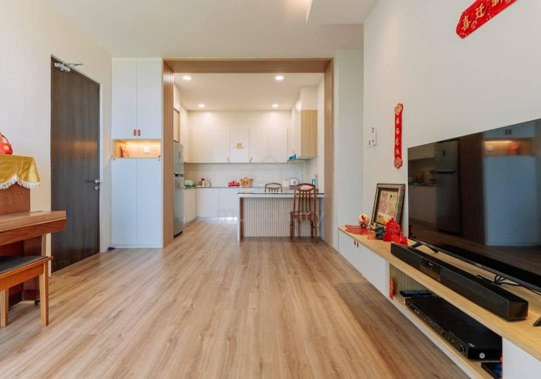 Fully furnish 3 bedrooms corner Podium Apartment