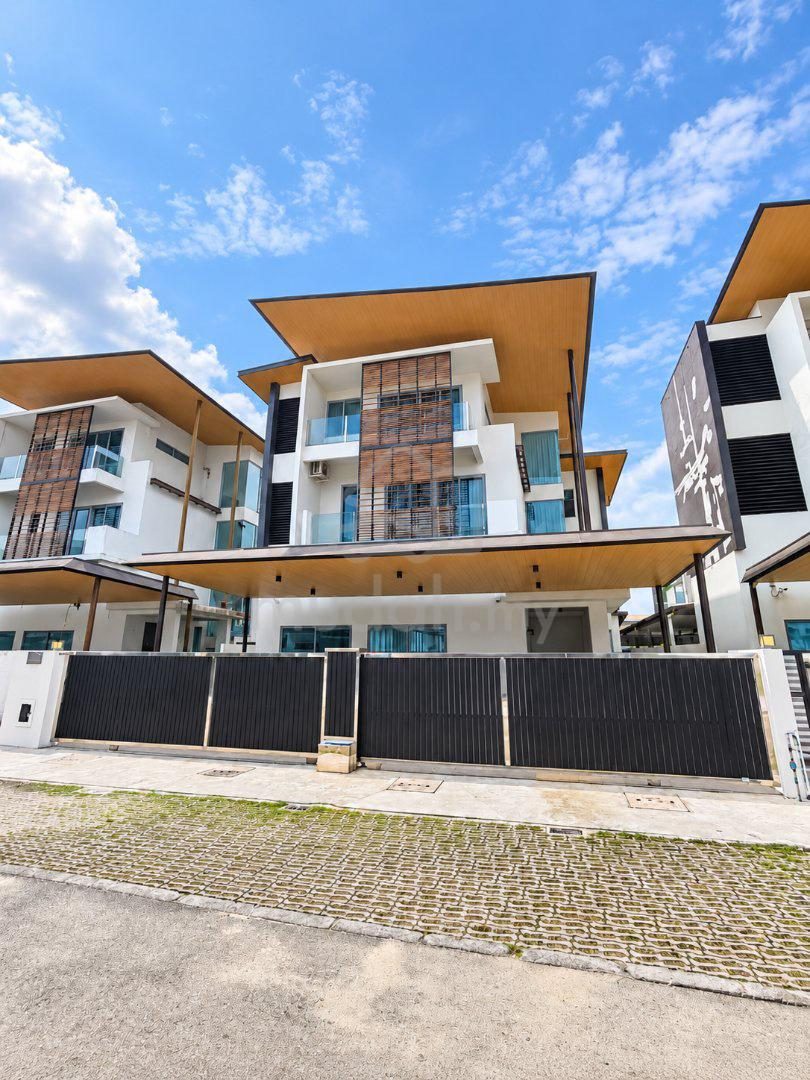 Windsor Estate, 3-Storey detached, Hup Kee 6 Bedrooms 5 Bathrooms