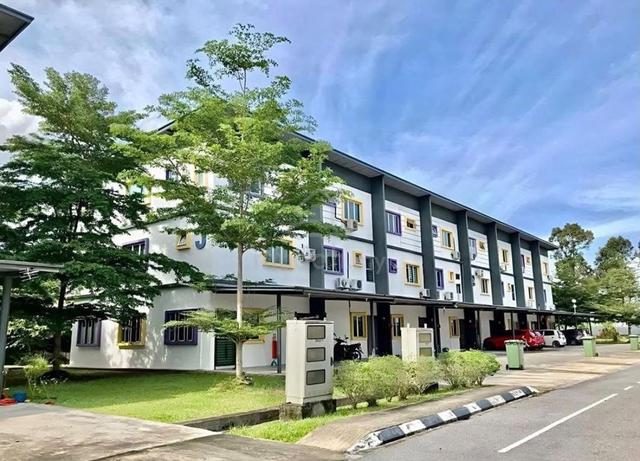 Townhouse, Samarahan – photo 1 of 3