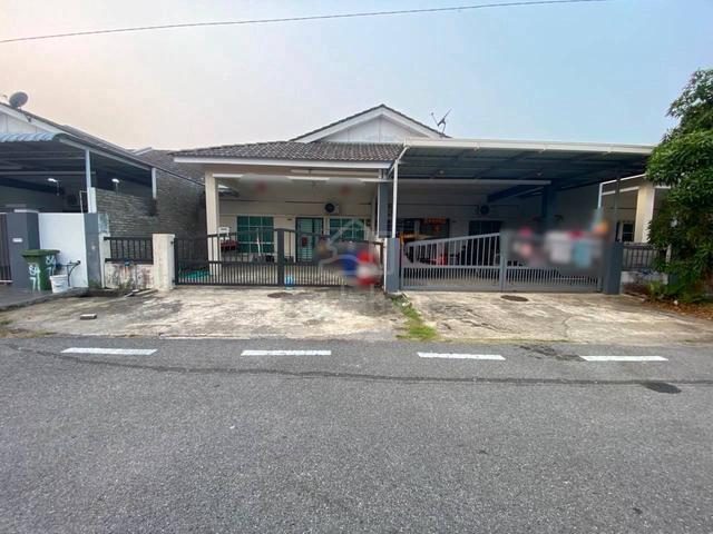Single Storey Intermediate Terrace House for Sale at Desa Pujut 2 Miri photo 1