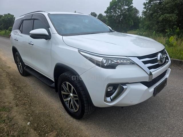 Toyota FORTUNER 2.4 VRZ Diesel  4x4 (A) SUV Auto photo 1
